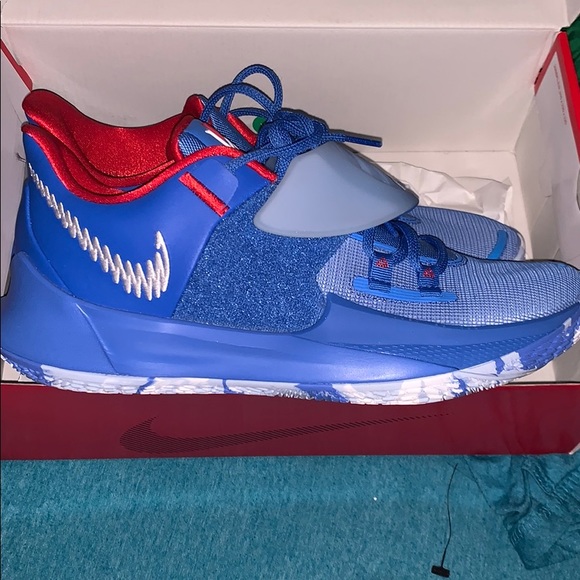 Kyrie Low - Picture 2 of 3